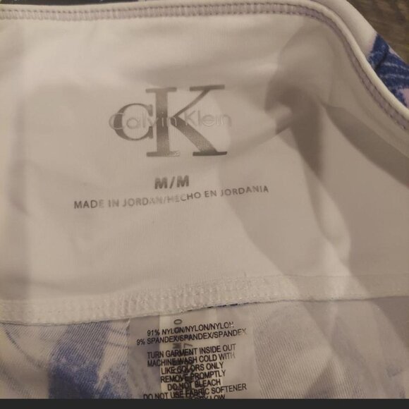 NWOT Calvin Klein women's performance bike shorts size medium - Picture 4 of 8